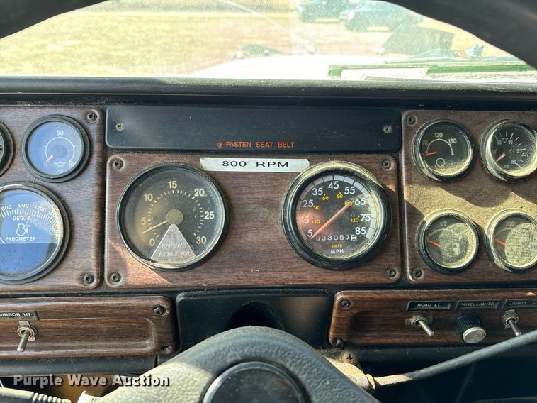 image for item NA9763 1989 Freightliner feed delivery truck