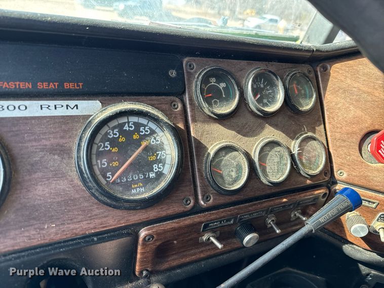 image for item NA9763 1989 Freightliner feed delivery truck