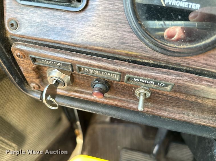 image for item NA9763 1989 Freightliner feed delivery truck