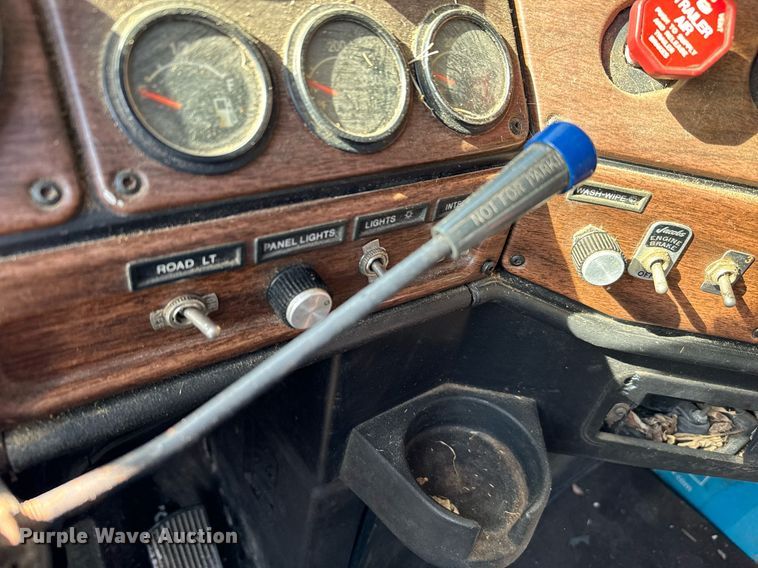 image for item NA9763 1989 Freightliner feed delivery truck