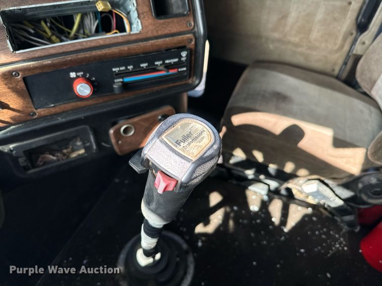 image for item NA9763 1989 Freightliner feed delivery truck