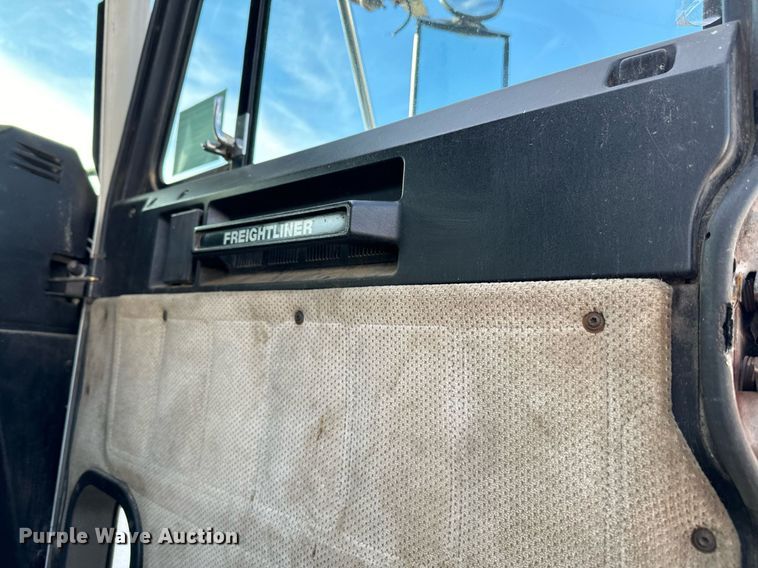 image for item NA9763 1989 Freightliner feed delivery truck