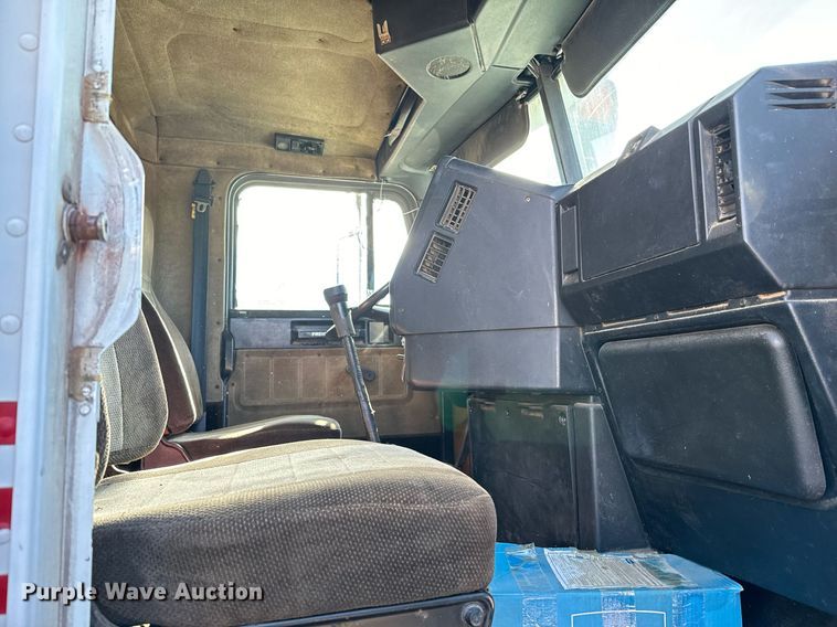 image for item NA9763 1989 Freightliner feed delivery truck