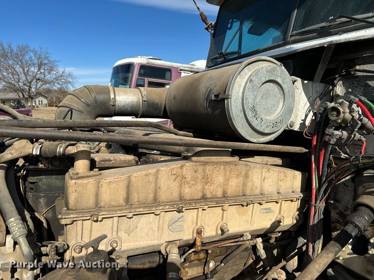 image for item NA9763 1989 Freightliner feed delivery truck