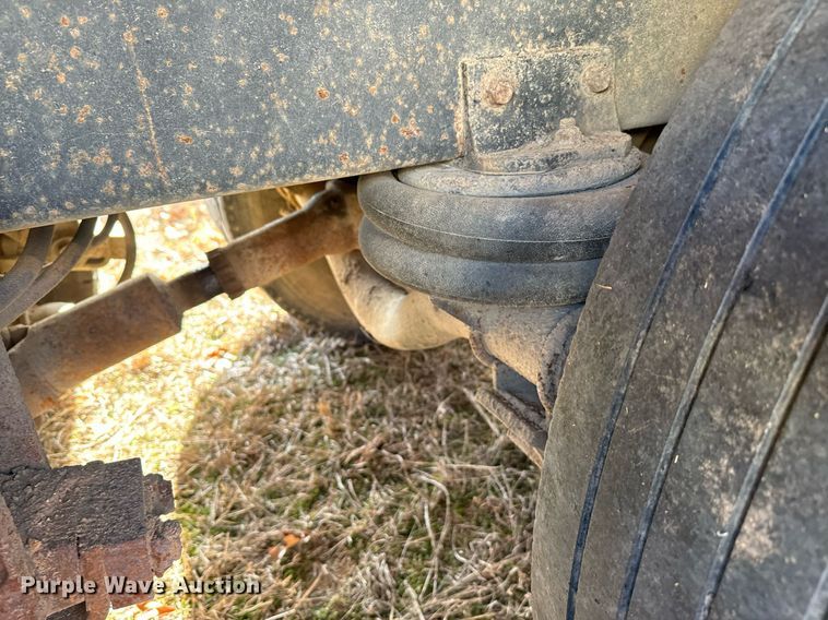 image for item NA9763 1989 Freightliner feed delivery truck