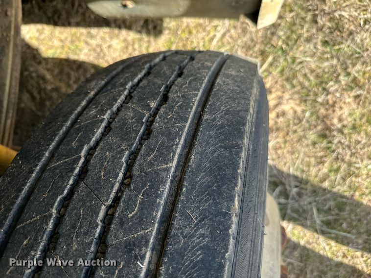 image for item NA9763 1989 Freightliner feed delivery truck