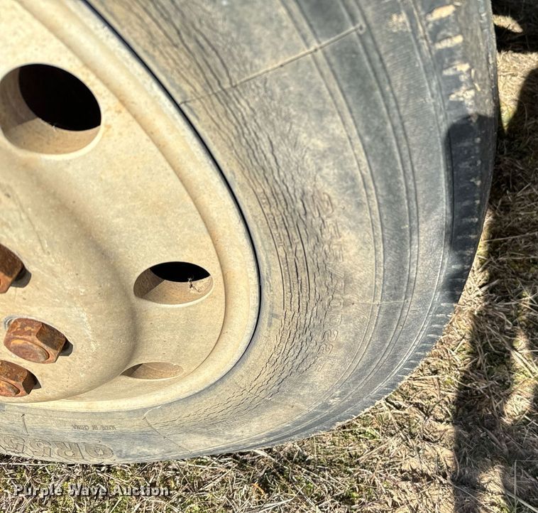 image for item NA9763 1989 Freightliner feed delivery truck