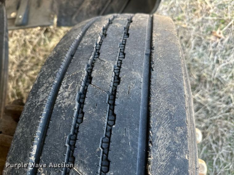 image for item NA9763 1989 Freightliner feed delivery truck