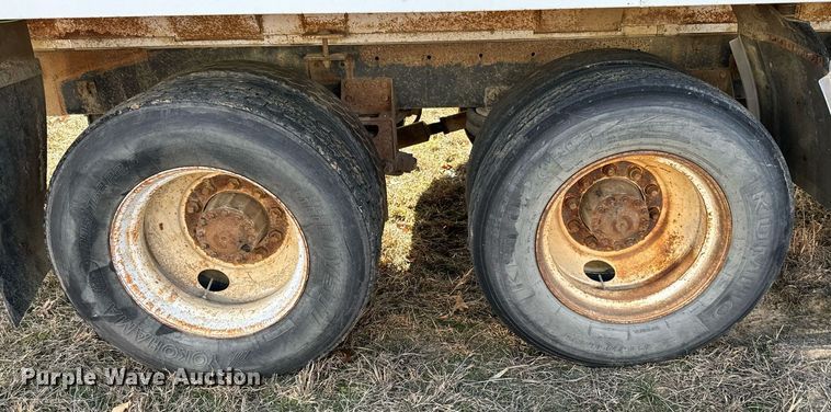 image for item NA9763 1989 Freightliner feed delivery truck