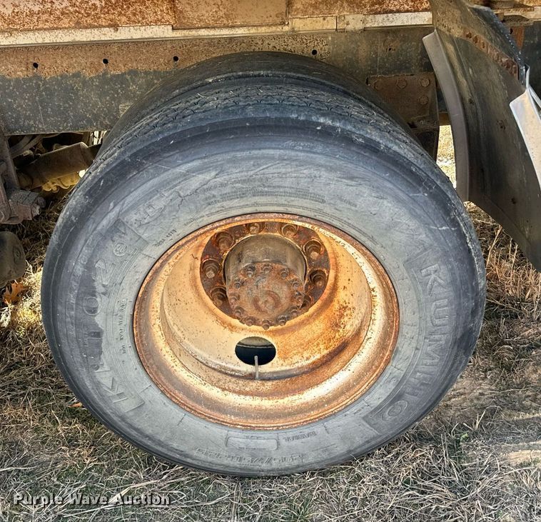 image for item NA9763 1989 Freightliner feed delivery truck