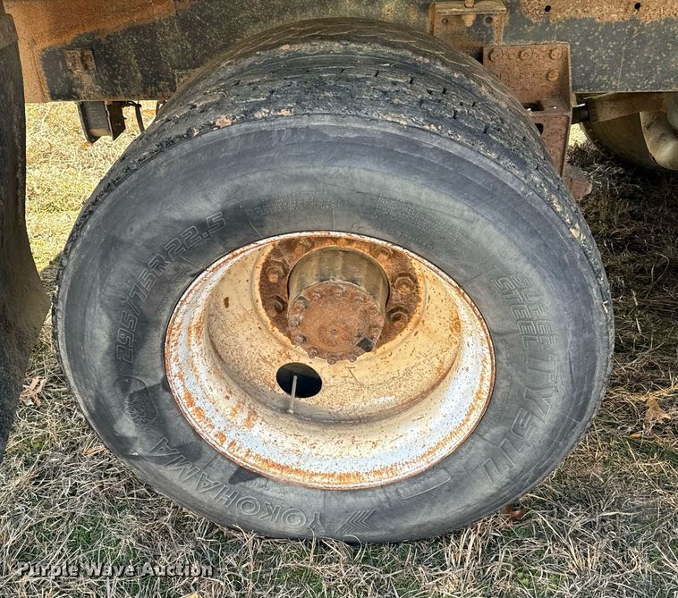 image for item NA9763 1989 Freightliner feed delivery truck