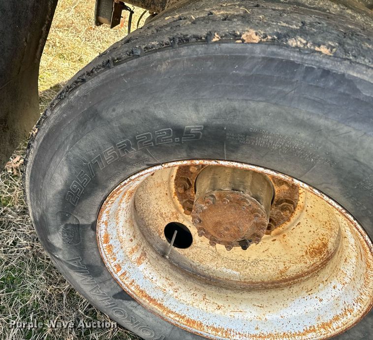 image for item NA9763 1989 Freightliner feed delivery truck