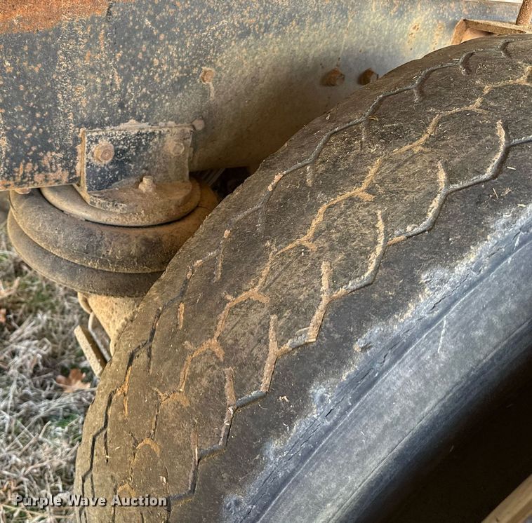 image for item NA9763 1989 Freightliner feed delivery truck