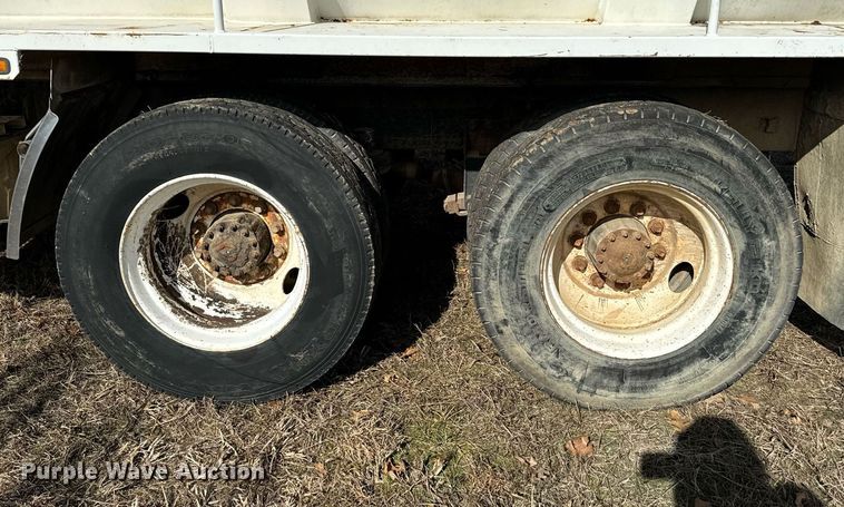 image for item NA9763 1989 Freightliner feed delivery truck