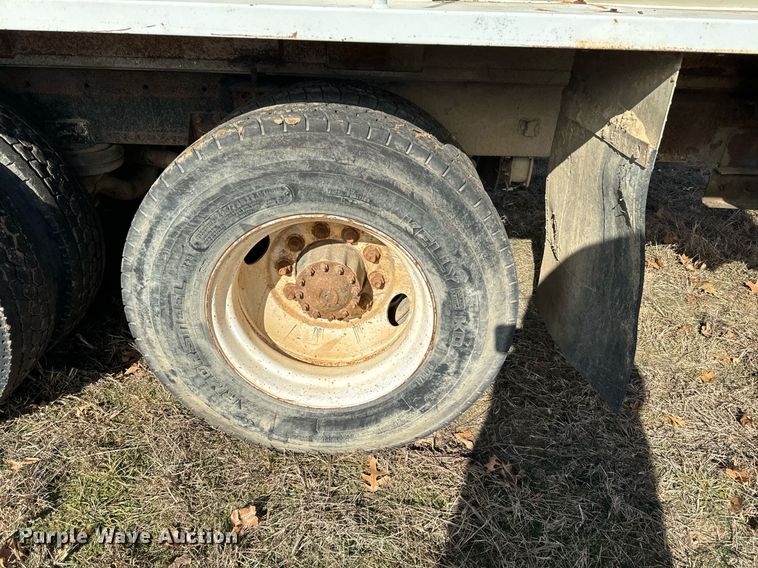 image for item NA9763 1989 Freightliner feed delivery truck