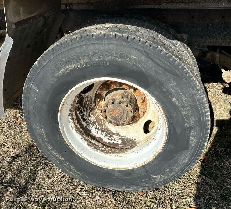 image for item NA9763 1989 Freightliner feed delivery truck