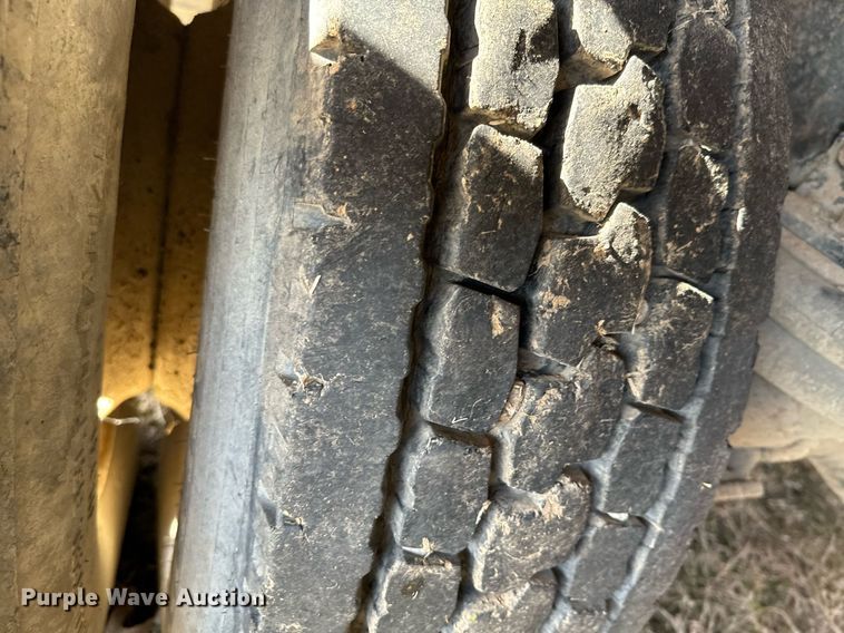 image for item NA9763 1989 Freightliner feed delivery truck