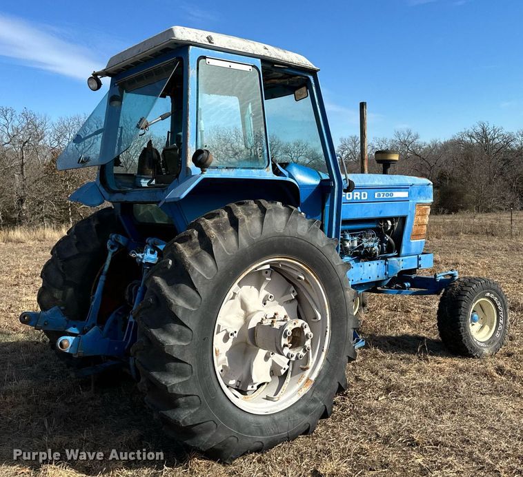 image for item NA9764 Ford 8700 tractor