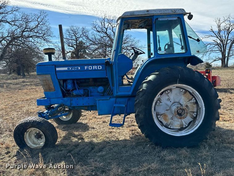 image for item NA9764 Ford 8700 tractor