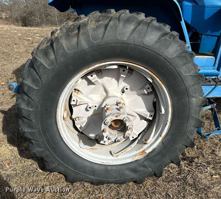 image for item NA9764 Ford 8700 tractor