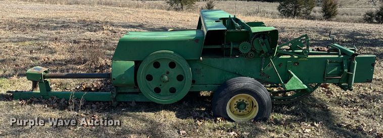 image for item NA9765 John Deere 346 small square baler
