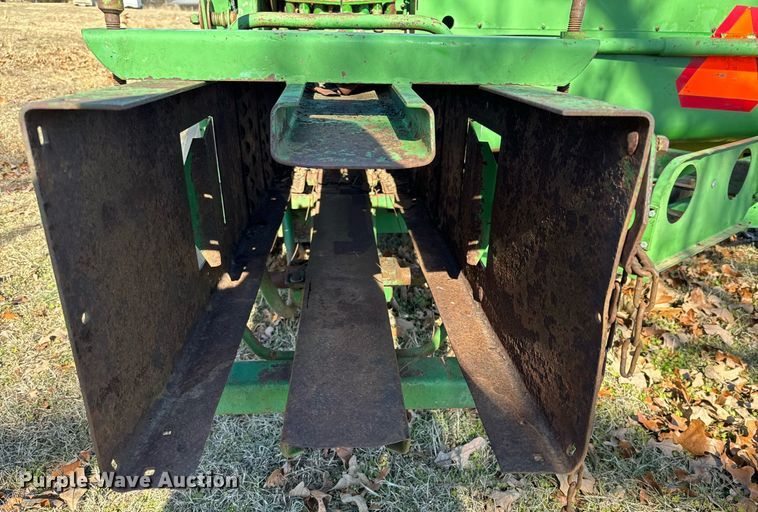 image for item NA9765 John Deere 346 small square baler