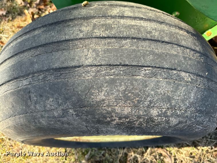 image for item NA9765 John Deere 346 small square baler