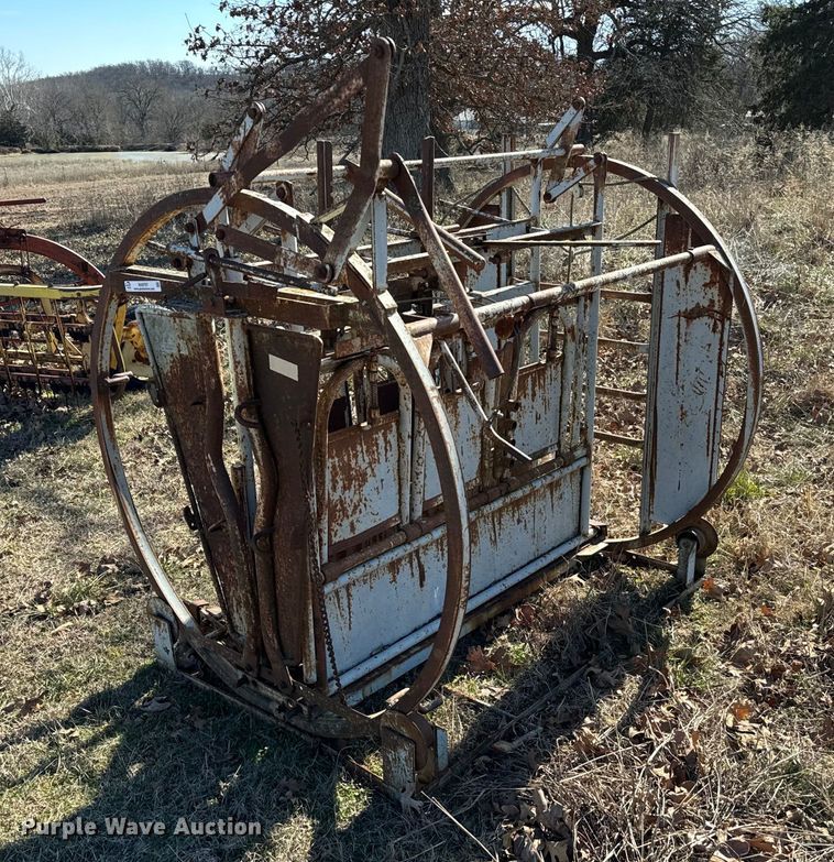 image for item NA9767 Livestock squeeze chute
