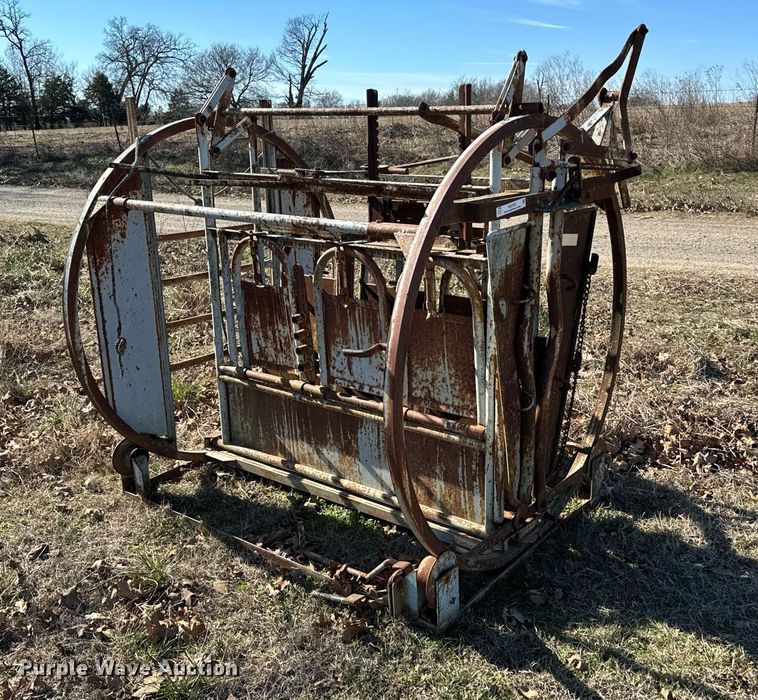 image for item NA9767 Livestock squeeze chute