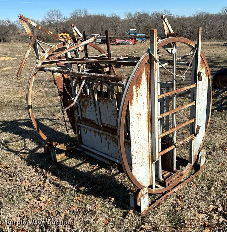 image for item NA9767 Livestock squeeze chute