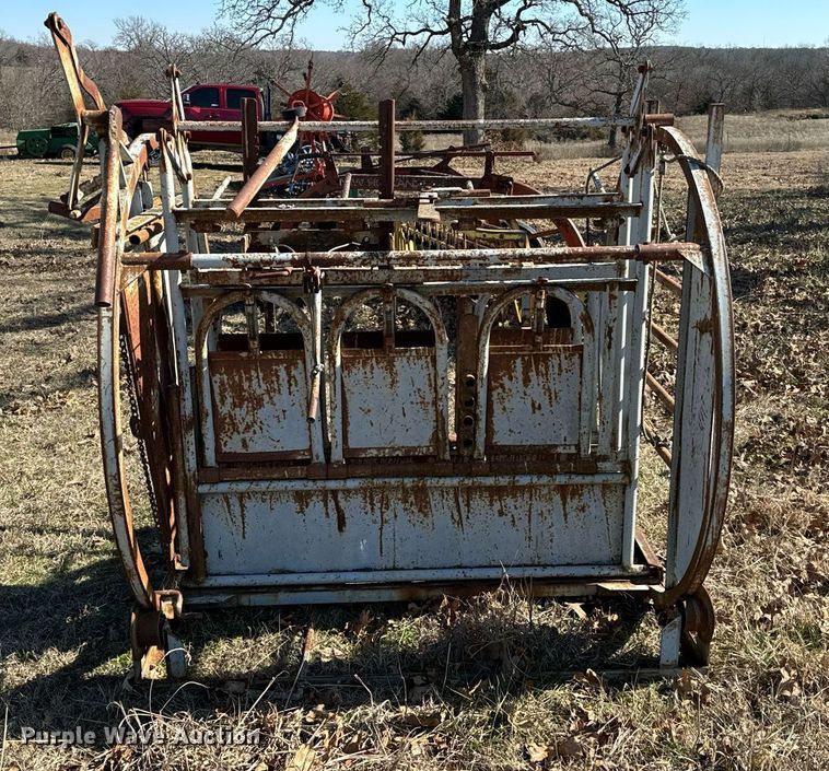 image for item NA9767 Livestock squeeze chute