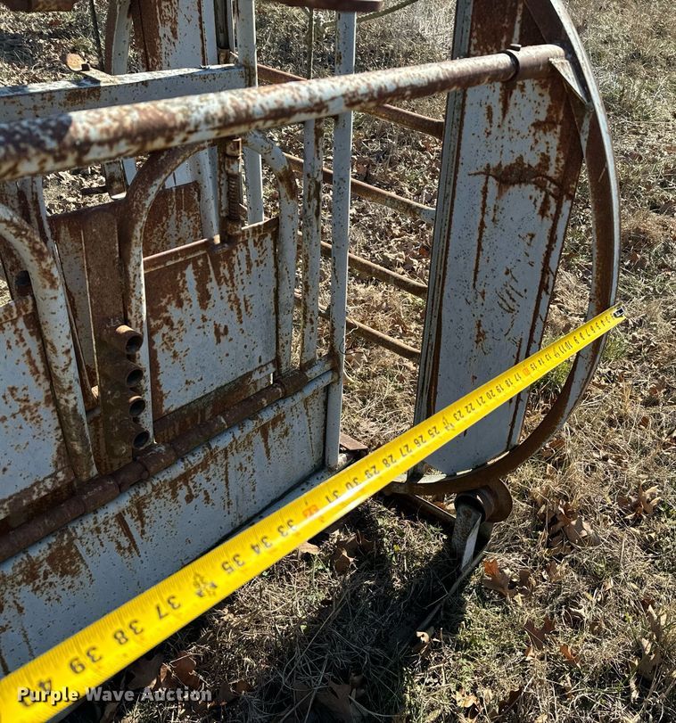 image for item NA9767 Livestock squeeze chute