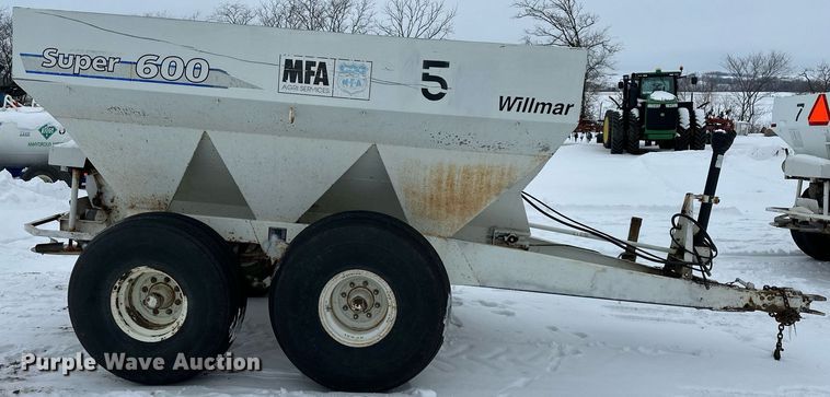 image for item NL9351 Willmar  Super 600 spreader