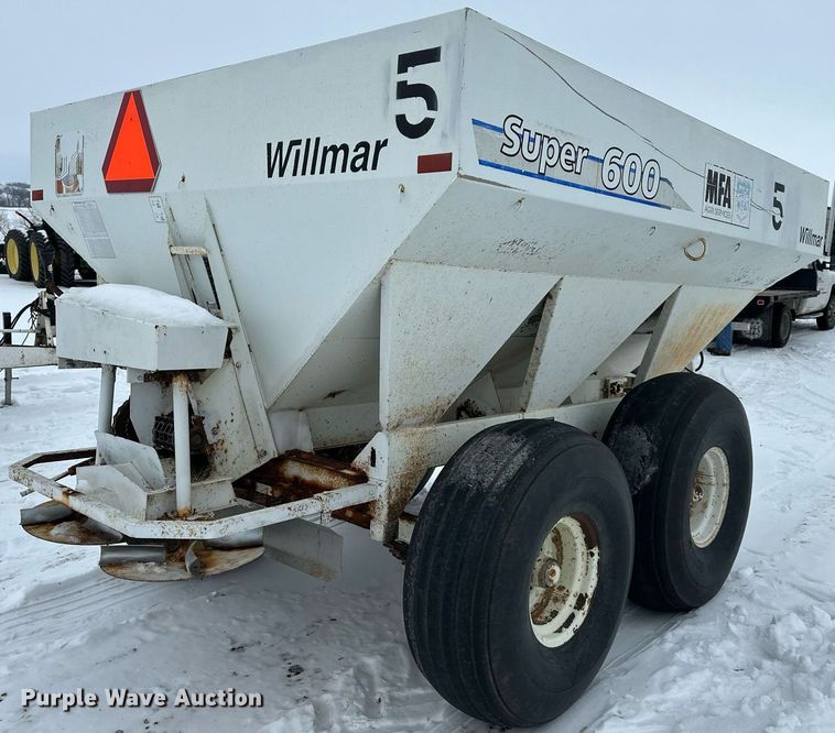 image for item NL9351 Willmar  Super 600 spreader