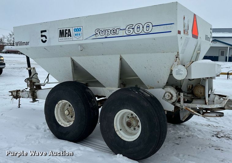image for item NL9351 Willmar  Super 600 spreader