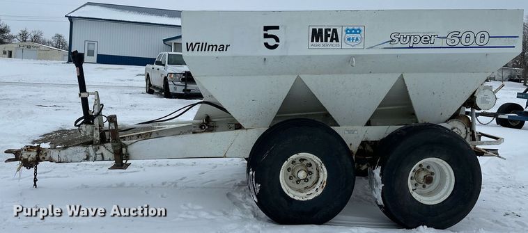 image for item NL9351 Willmar  Super 600 spreader