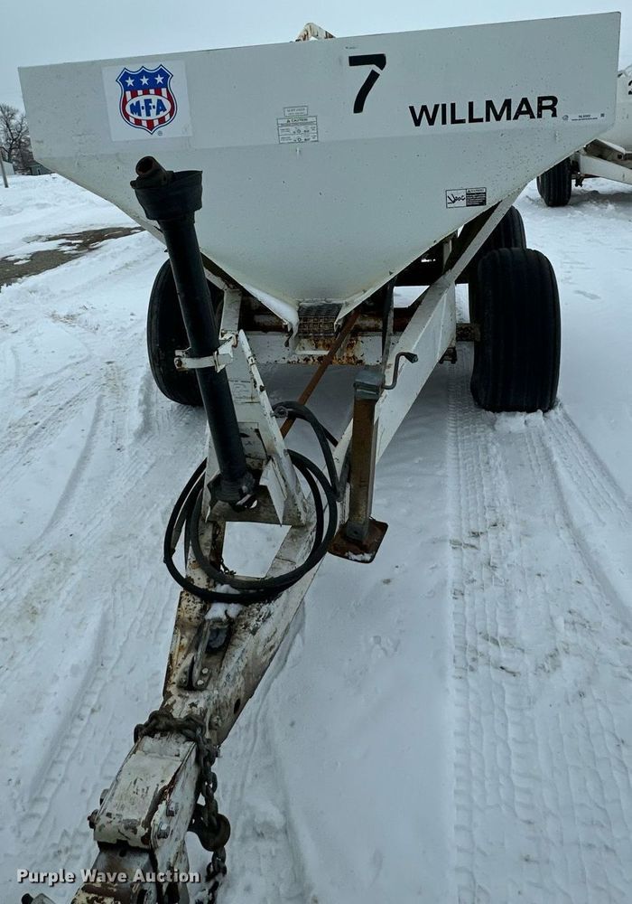 image for item NL9352 Willmar  Super 600 spreader