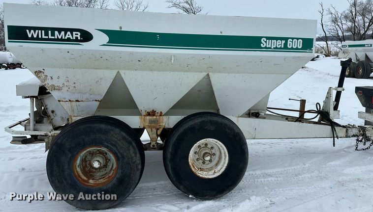 image for item NL9352 Willmar  Super 600 spreader