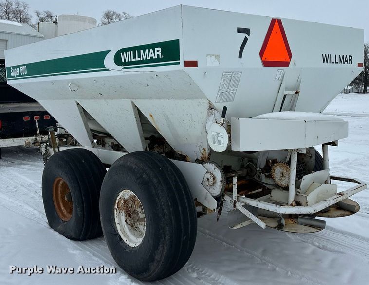 image for item NL9352 Willmar  Super 600 spreader