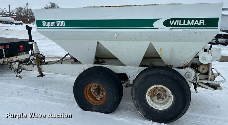 image for item NL9352 Willmar  Super 600 spreader