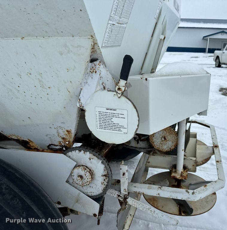 image for item NL9352 Willmar  Super 600 spreader