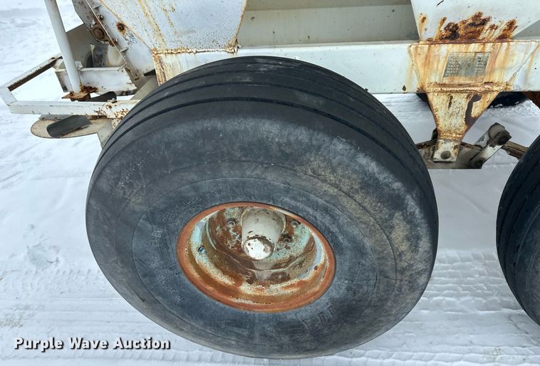 image for item NL9352 Willmar  Super 600 spreader