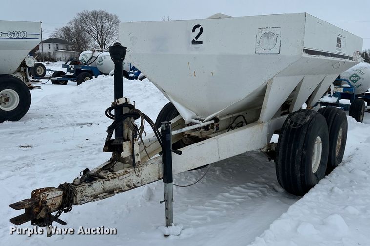 image for item NL9353 Willmar  600 spreader