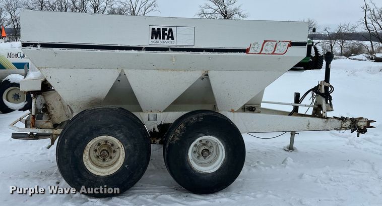 image for item NL9353 Willmar  600 spreader