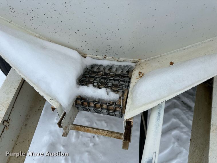 image for item NL9353 Willmar  600 spreader