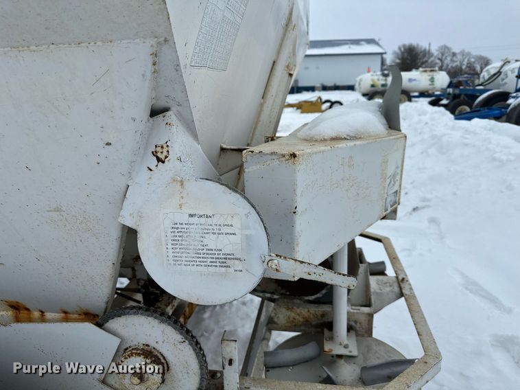 image for item NL9353 Willmar  600 spreader