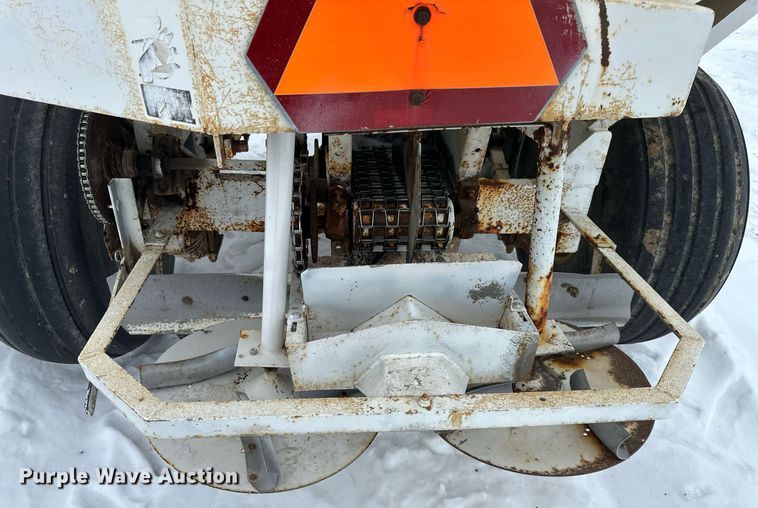 image for item NL9353 Willmar  600 spreader