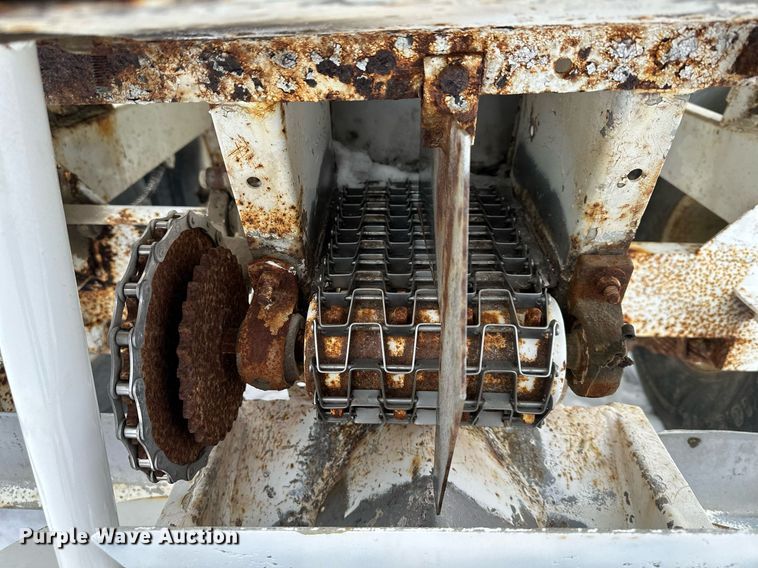 image for item NL9353 Willmar  600 spreader