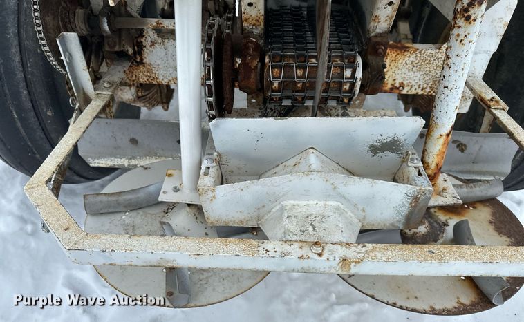 image for item NL9353 Willmar  600 spreader