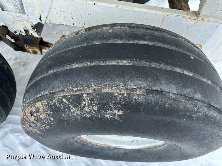 image for item NL9353 Willmar  600 spreader